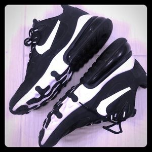 Women’s Size 8 Nike 270 React
